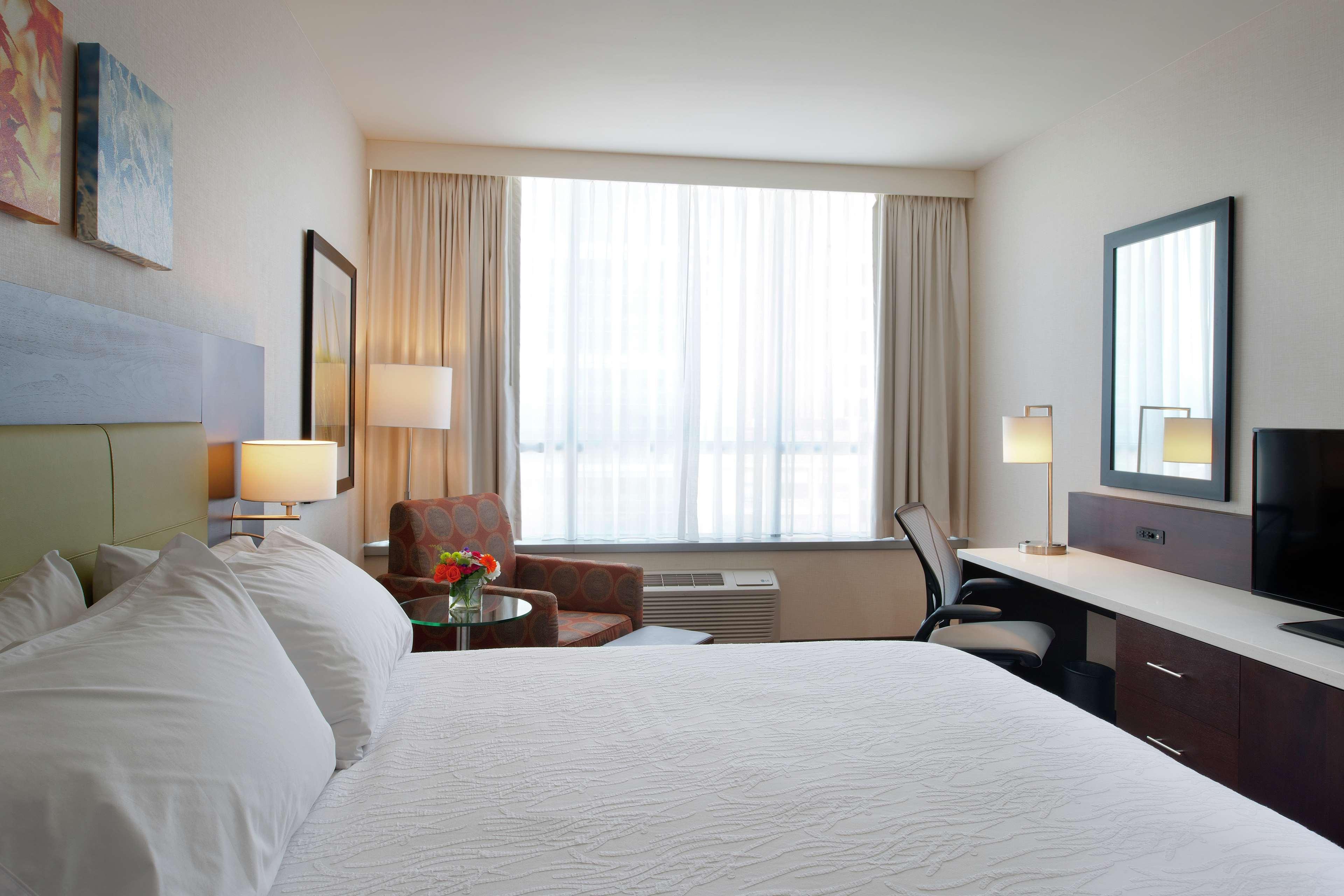 Hilton Garden Inn Pittsburgh Downtown Exterior photo