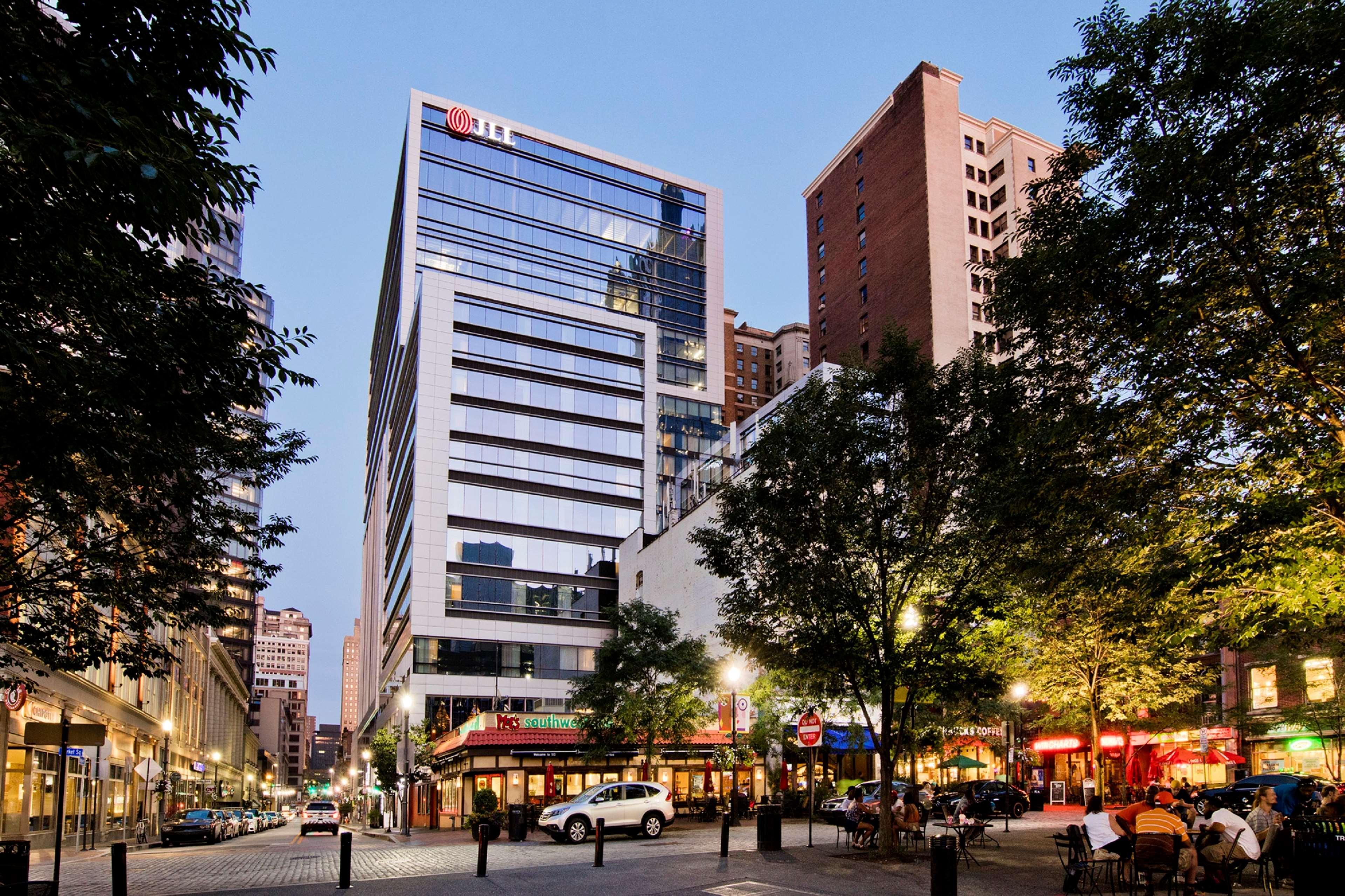 Hilton Garden Inn Pittsburgh Downtown Exterior photo