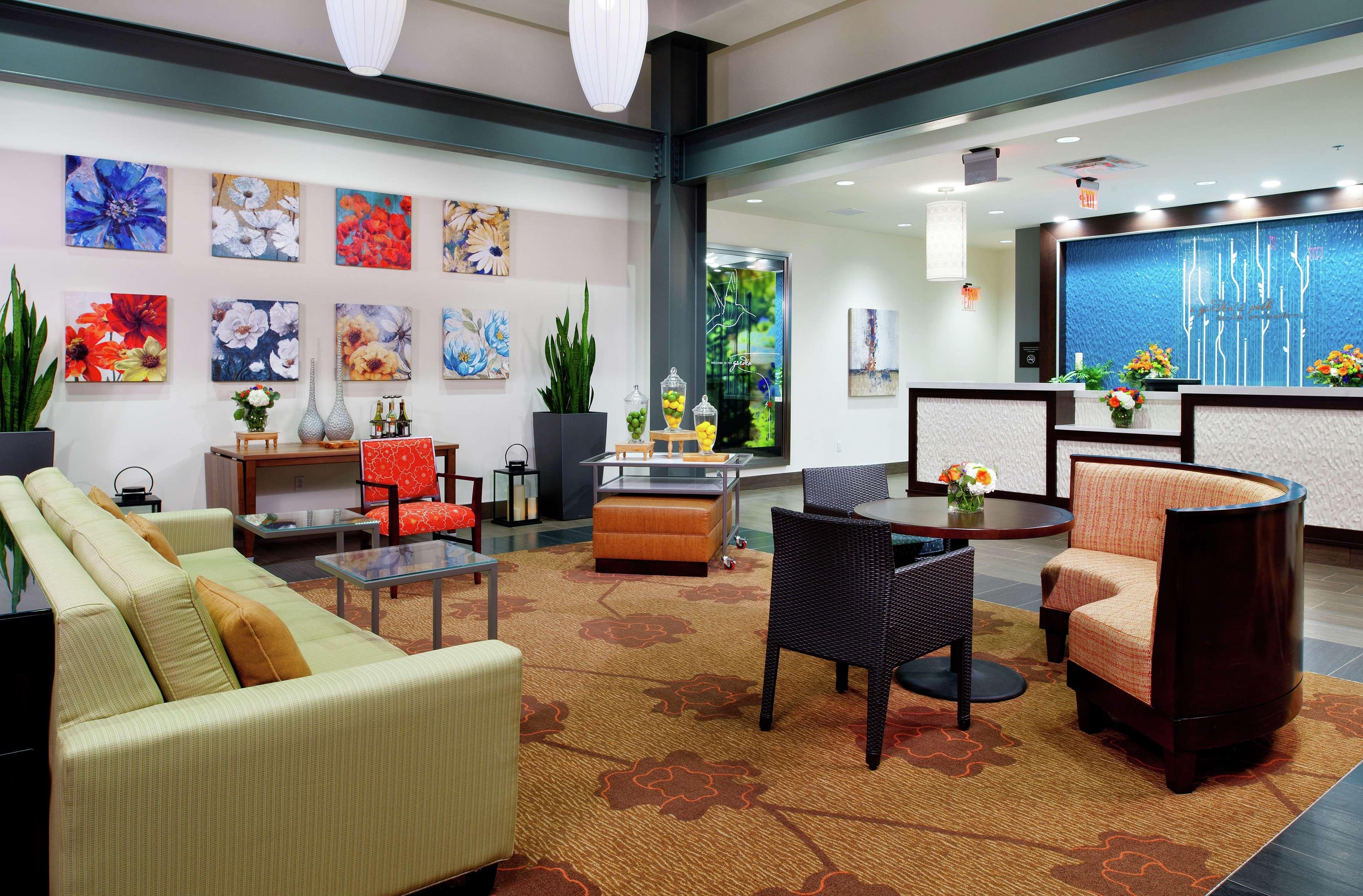 Hilton Garden Inn Pittsburgh Downtown Exterior photo