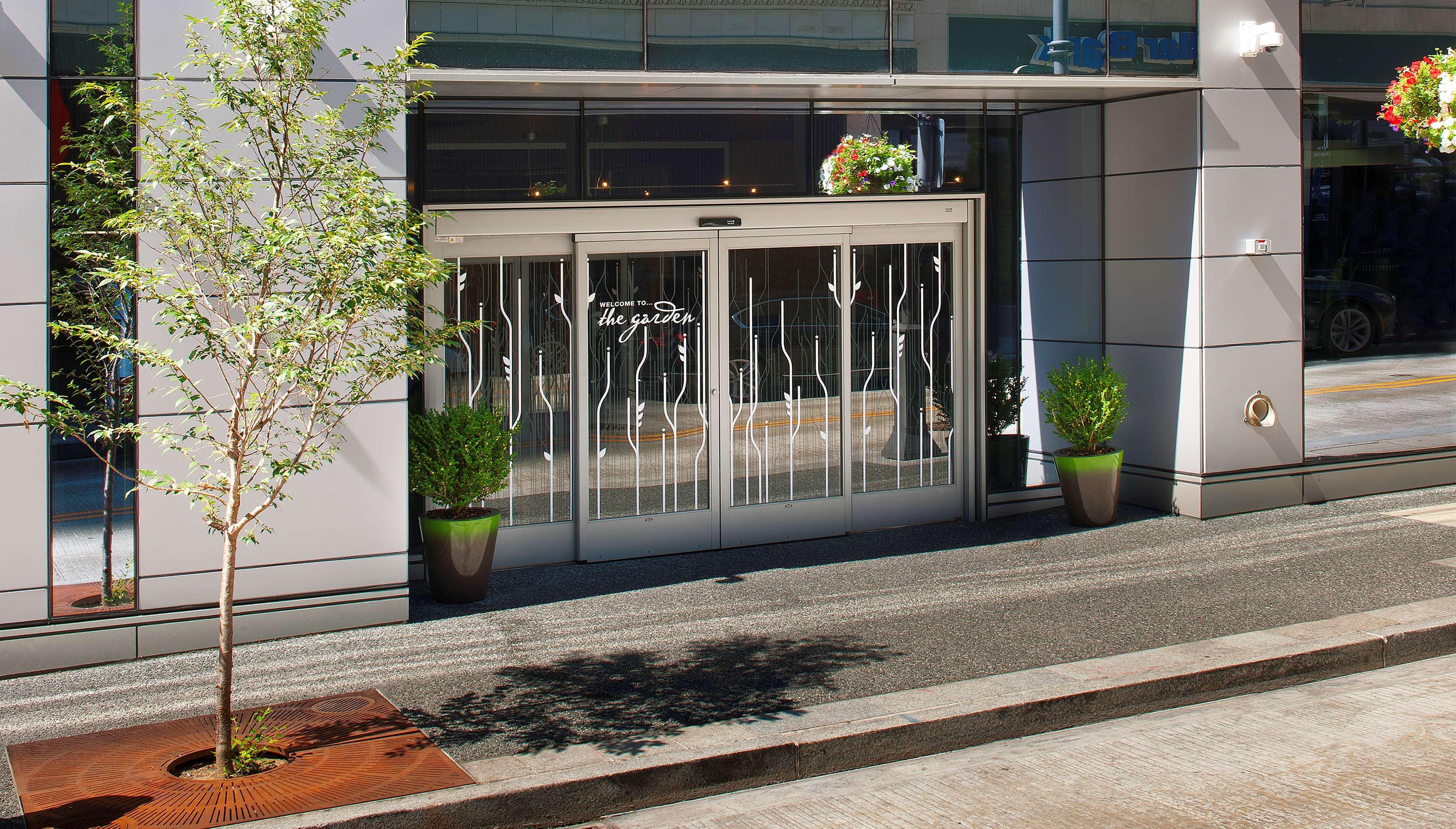 Hilton Garden Inn Pittsburgh Downtown Exterior photo