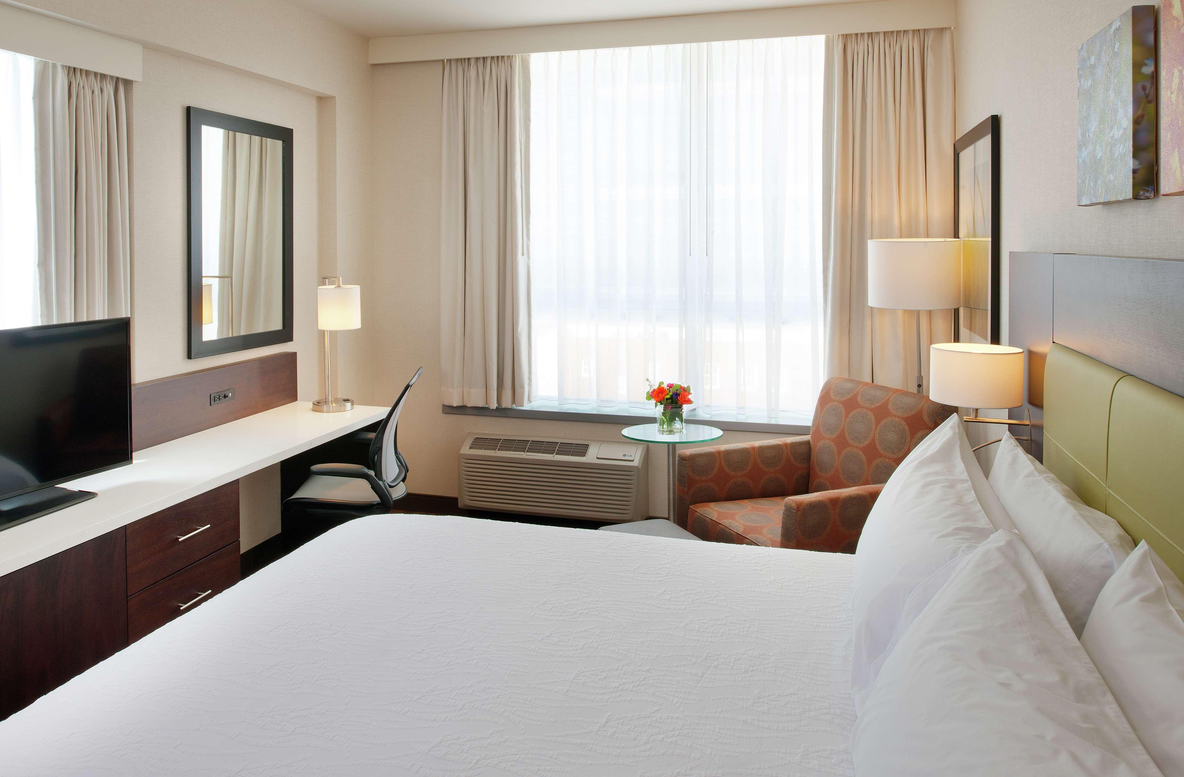Hilton Garden Inn Pittsburgh Downtown Exterior photo
