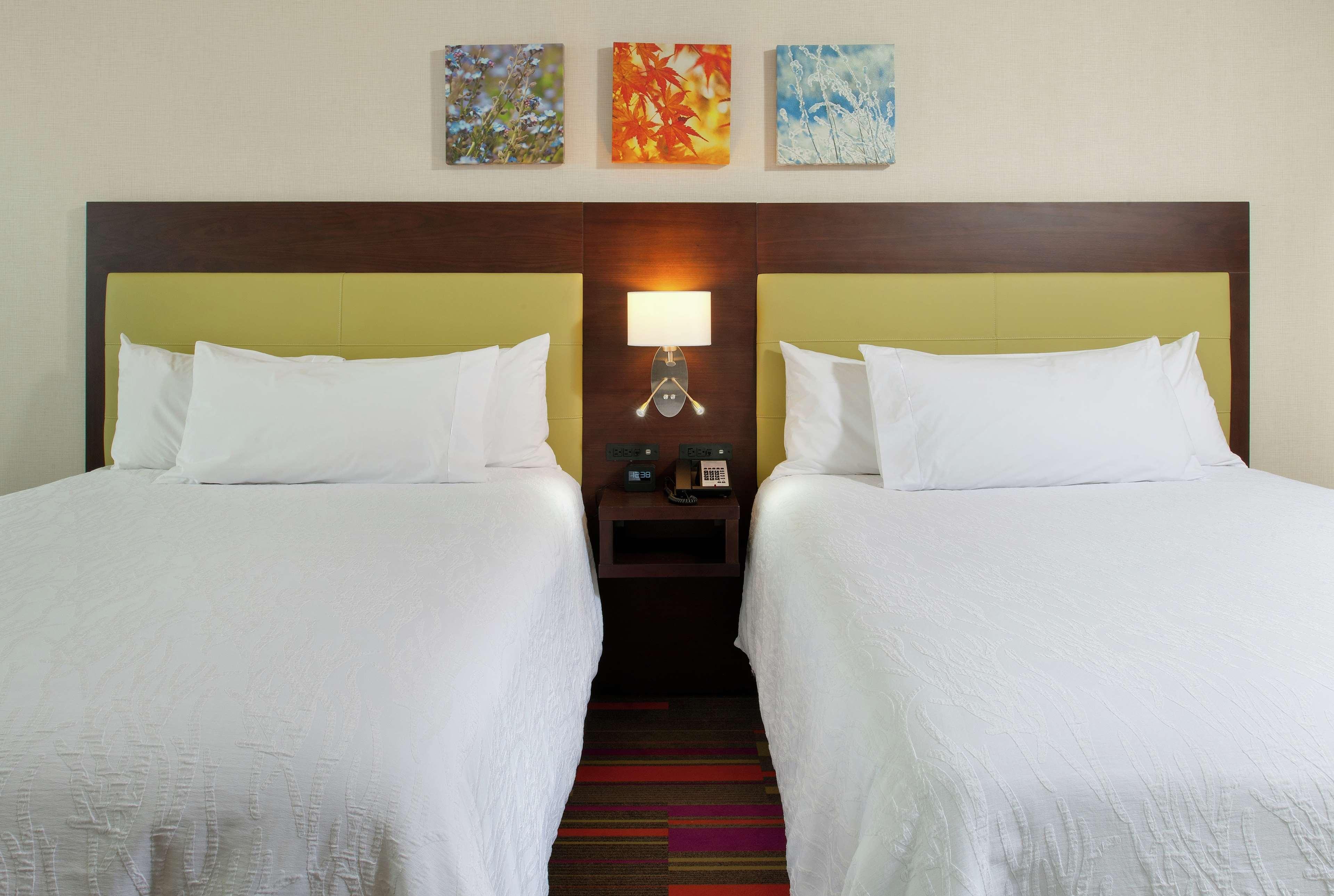 Hilton Garden Inn Pittsburgh Downtown Exterior photo