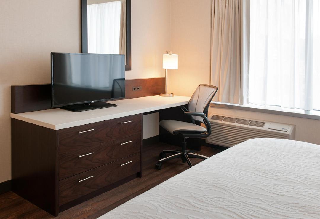 Hilton Garden Inn Pittsburgh Downtown Exterior photo