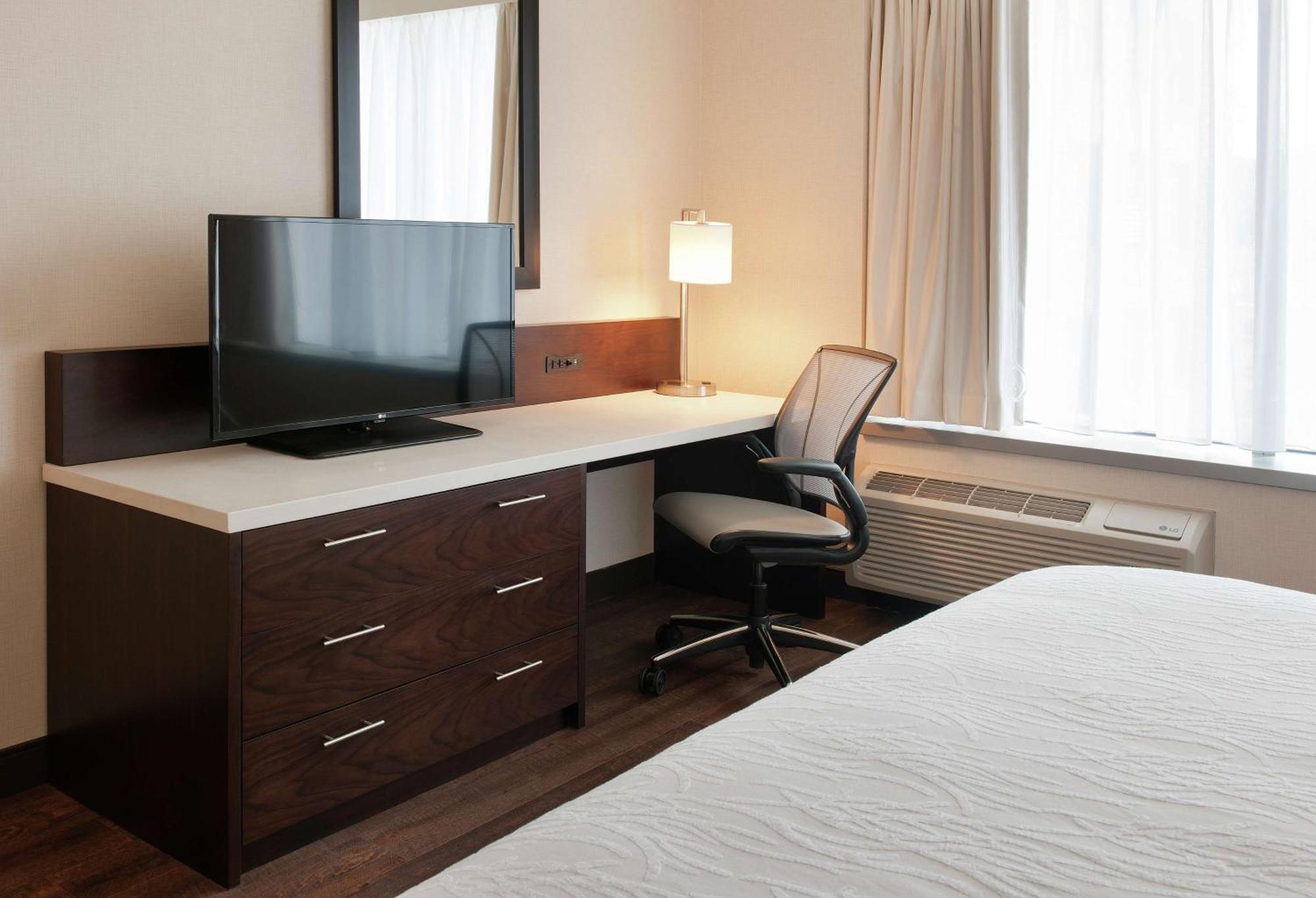 Hilton Garden Inn Pittsburgh Downtown Exterior photo