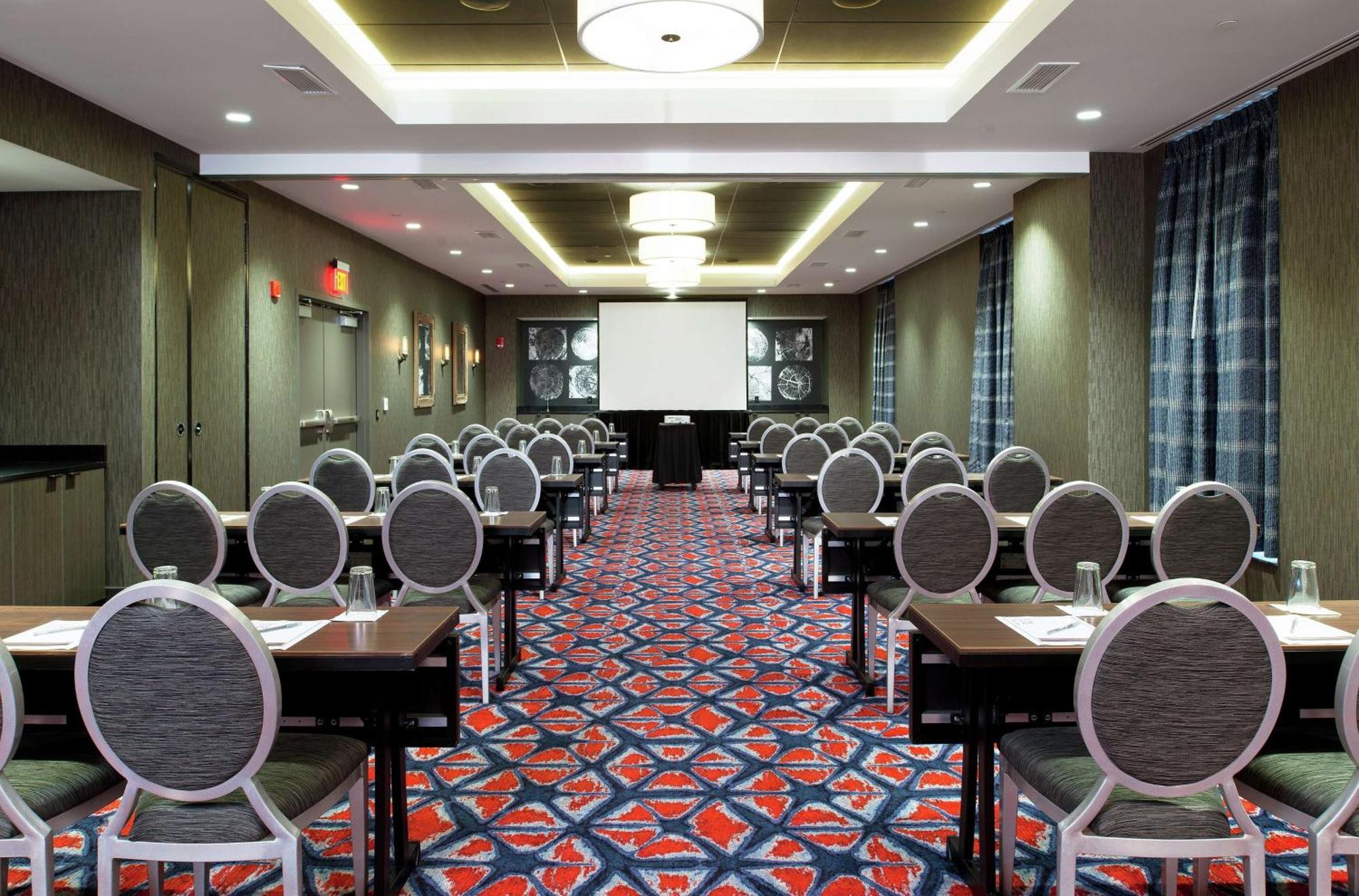 Hilton Garden Inn Pittsburgh Downtown Exterior photo